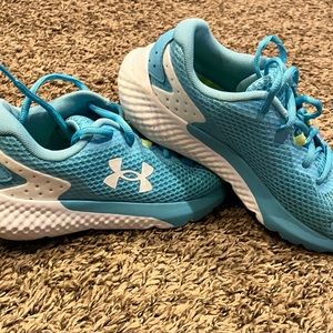 Girls youth tennis shoes. Worn few times. Decided on something else. Like new.